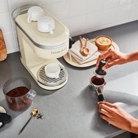 Кофеварка эспрессо KitchenAid Artisan кремовая 5KES6503EAC