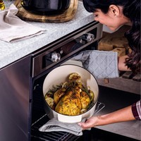 Утятница чугунная с крышкой KitchenAid Cast Iron 5,6 л миндальный крем CC006062-001