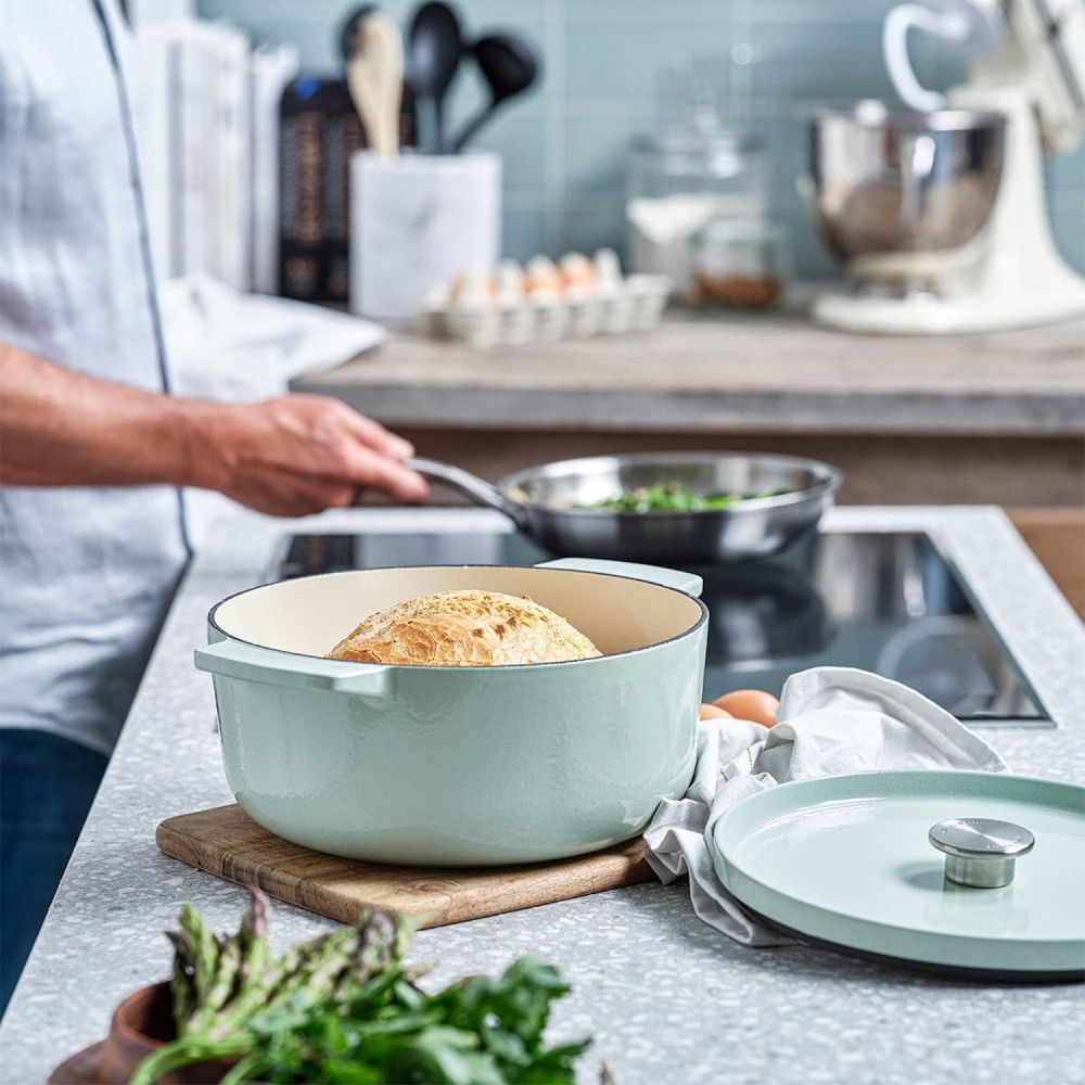 Кастрюля чугунная с крышкой KitchenAid Cast Iron 3,3 л фисташковая CC007433-001