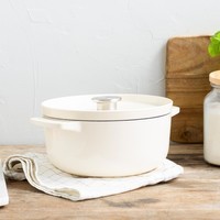 Кастрюля чугунная с крышкой KitchenAid Cast Iron 3,3 л миндальный крем CC006056-001