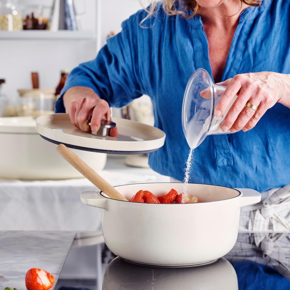 Кастрюля чугунная с крышкой KitchenAid Cast Iron 3,3 л миндальный крем CC006056-001
