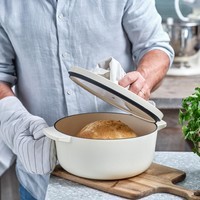Кастрюля чугунная с крышкой KitchenAid Cast Iron 3,3 л миндальный крем CC006056-001