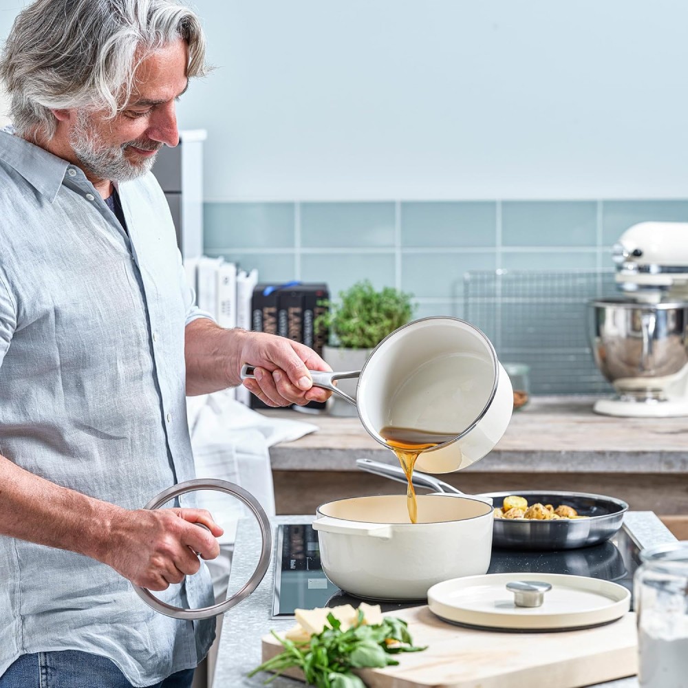Кастрюля чугунная с крышкой KitchenAid Cast Iron 3,3 л миндальный крем CC006056-001