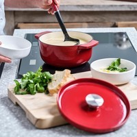 Кастрюля чугунная с крышкой KitchenAid Cast Iron 3,3 л красная CC006057-001