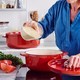 Кастрюля чугунная с крышкой KitchenAid Cast Iron 3,3 л красная CC006057-001