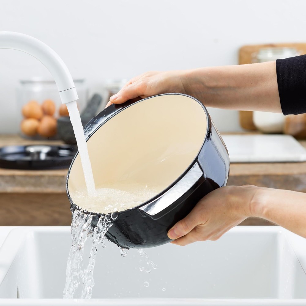 Кастрюля чугунная с крышкой KitchenAid Cast Iron 3,3 л черная CC006058-001