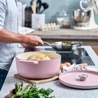 Кастрюля чугунная с крышкой KitchenAid Cast Iron 5,2 л сухая роза CC007431-001