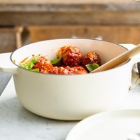 Кастрюля чугунная с крышкой KitchenAid Cast Iron 5,2 л миндальный крем CC006059-001