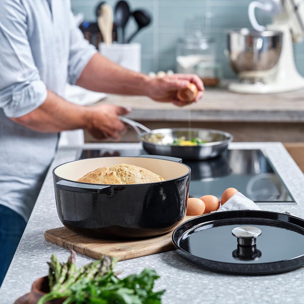 Кастрюля чугунная с крышкой KitchenAid Cast Iron 5,2 л черная CC006061-001
