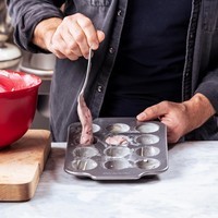 Форма для выпечки кексов KitchenAid Aluminized Bakeware на 12 шт. 30×20×2,4 см CC006067-001